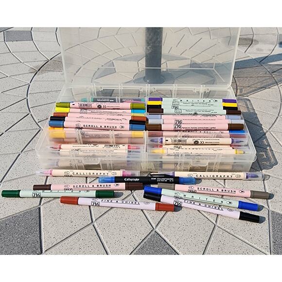 Zig Ultimate Double Sided Marker Set with Clear Storage Case - Picture 13 of 13